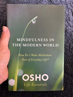 OSHO "Mindfulness in the Modern World" Green Paperback